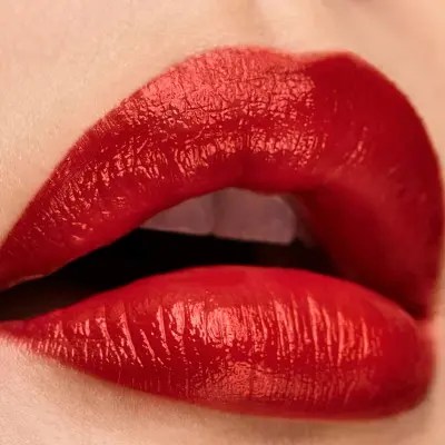 Barra de labios Elizabeth Arden Lip Color Nº 07 Legendary red matte 4